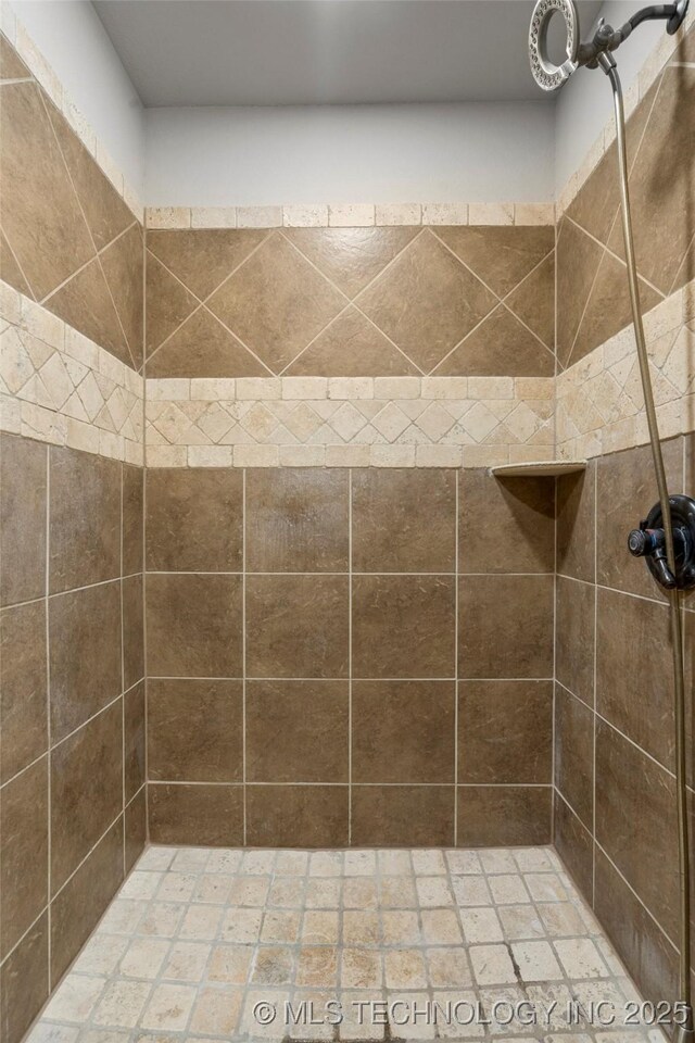 3712 W 107th Ct, Jenks, OK 74037 - bathroom featuring a tile shower