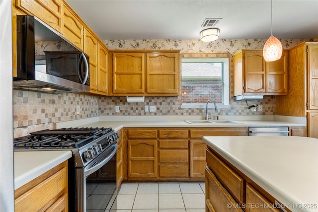 3220 N 3rd Pl, Broken Arrow, OK 74012 - kitchen featuring stainless steel appliances, light tile patterned floors, light countertops, and backsplash