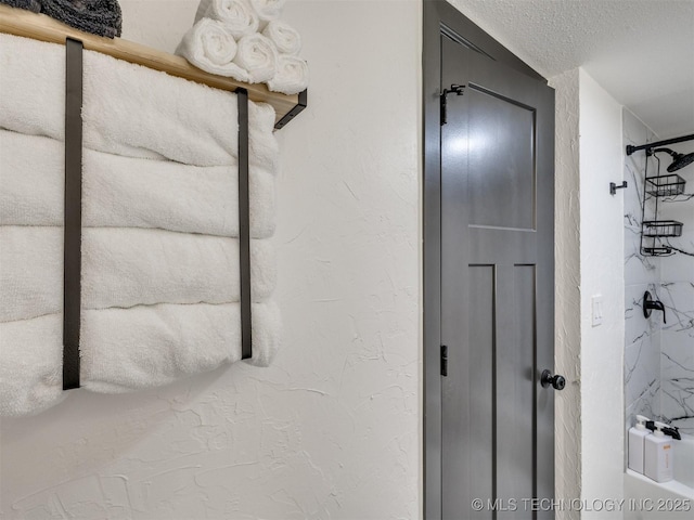 11 Port Duncan, Afton, OK 74331 - bathroom view of a textured ceiling and bathtub / shower combination
