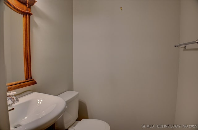 1420 S Frisco Ave Unit 6, Tulsa, OK 74119 - half bathroom featuring a sink and toilet
