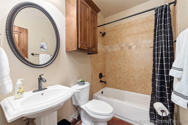 13380 S Garrett St, Sapulpa, OK 74066 - bathroom featuring shower / bathtub combination with curtain and toilet