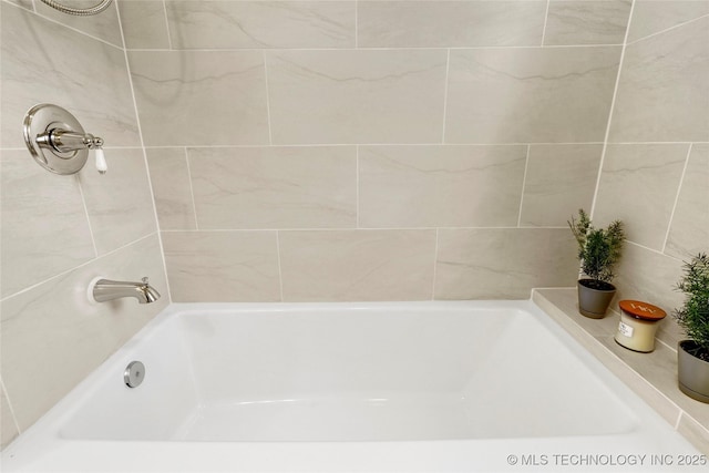 212 S Phoenix Ave, Tulsa, OK 74127 - full bath with a bath