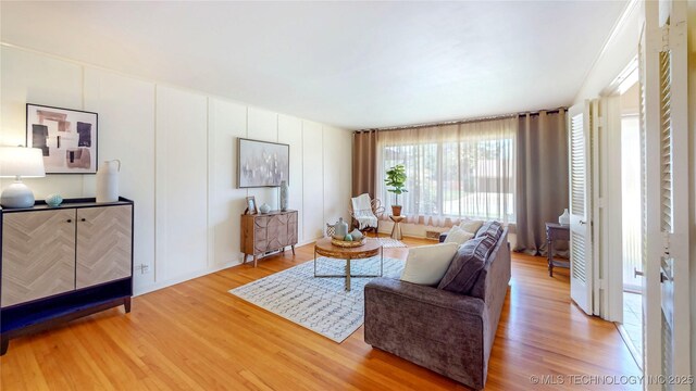 4040 E 46th Pl, Tulsa, OK 74135 - living area with wood finished floors and a decorative wall