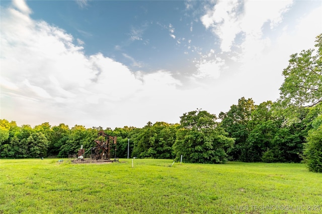 348550 E Parkside Dr, Pawnee, OK 74058 - view of green lawn with a view of trees