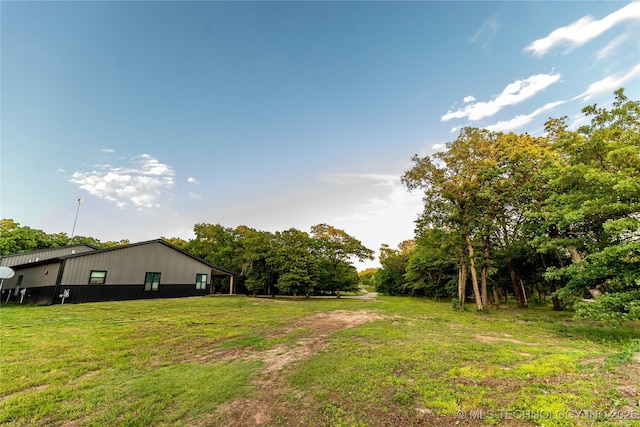 348550 E Parkside Dr, Pawnee, OK 74058 - view of grassy yard featuring a pole building and an outbuilding