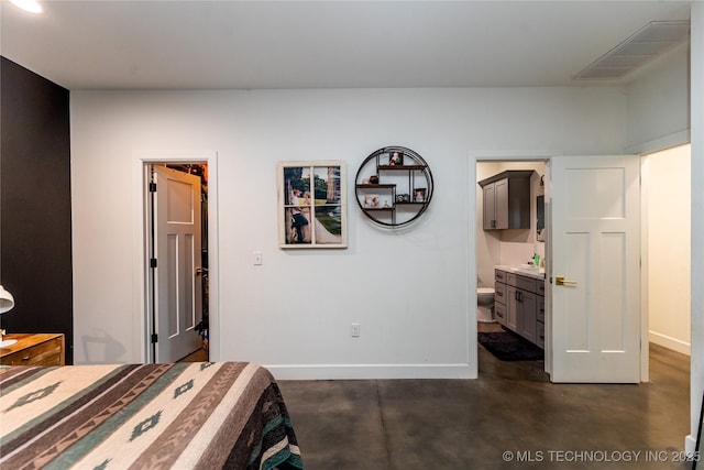 348550 E Parkside Dr, Pawnee, OK 74058 - bedroom with finished concrete floors, connected bathroom, and a walk in closet