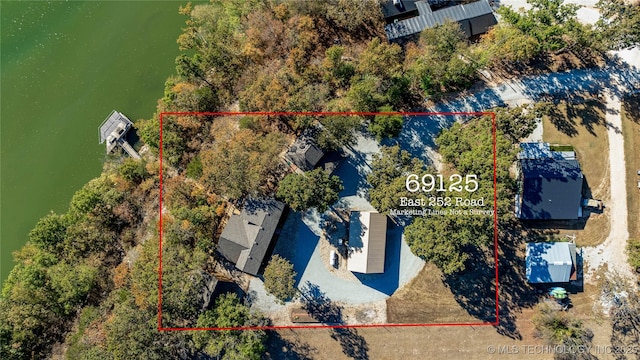 69125 E 252nd Rd, Wyandotte, OK 74370 - aerial view of property and surrounding area with property boundaries highlighted and a nearby body of water