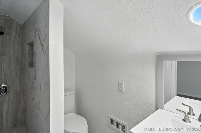 27719 S 610th Rd, Bunch, OK 74931 - bathroom featuring a marble finish shower and vaulted ceiling