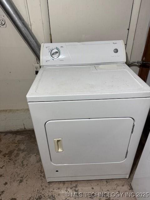5321 S Owasso Ave, Tulsa, OK 74105 - laundry area with washer / clothes dryer