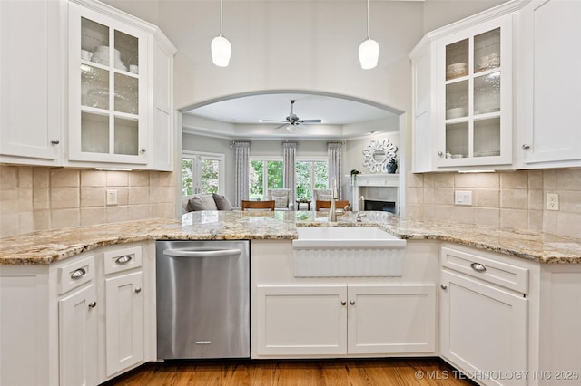 9319 S Indianapolis Ave, Tulsa, OK 74137 - kitchen with ceiling fan, arched walkways, a peninsula, and white cabinets