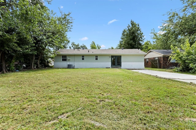 1103 S Choctaw Pl, Claremore, OK 74017 - single story home featuring a front yard, brick siding, and french doors