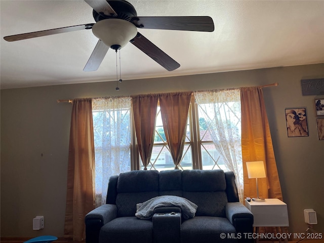 2509 Canterbury Ave, Muskogee, OK 74403 - living room featuring a ceiling fan