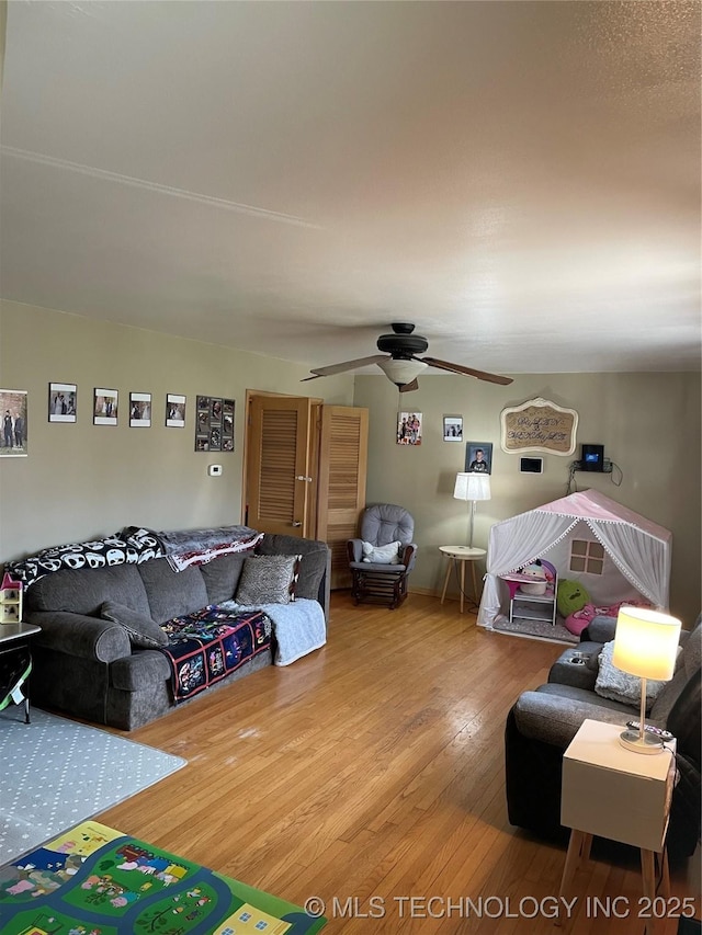 2509 Canterbury Ave, Muskogee, OK 74403 - living area with wood finished floors and a ceiling fan