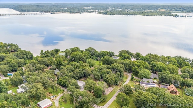 16 Big Bluff St, Pryor, OK 74361 - aerial view of property and surrounding area featuring a nearby body of water and a forest