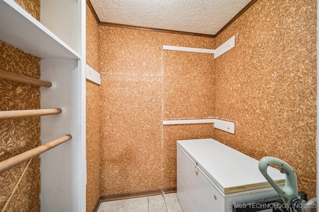 16 Big Bluff St, Pryor, OK 74361 - laundry area featuring a textured ceiling, ornamental molding, and washer and clothes dryer