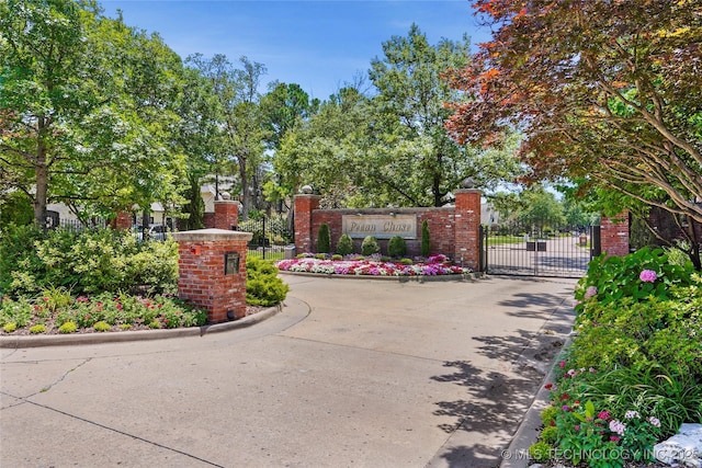 10150 S Maplewood Ave, Tulsa, OK 74137 - community sign featuring a gate