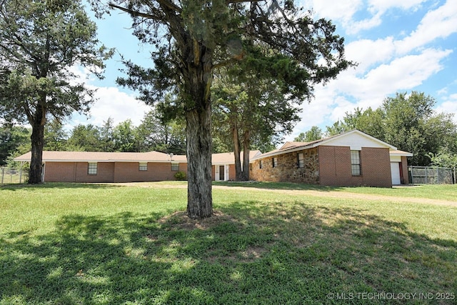 39827 Morris Creek Rd, Howe, OK 74940 - view of yard with an attached garage