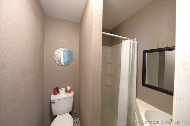 919 S 2nd St, Mcalester, OK 74501 - full bath with a shower with shower curtain, vanity, and a textured wall