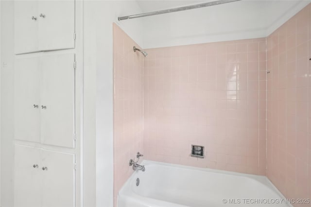 503 N Prairie Ave, Okmulgee, OK 74447 - bathroom featuring bathtub / shower combination