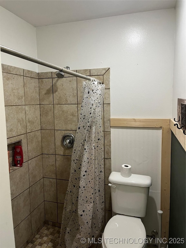 465385 E 981st Rd, Sallisaw, OK 74955 - bathroom with toilet and a shower stall