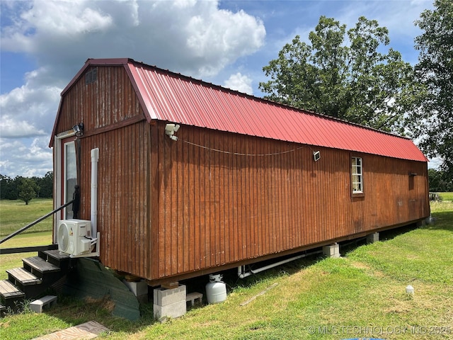 465385 E 981st Rd, Sallisaw, OK 74955 - view of side of home with entry steps, a metal roof, a yard, and an outdoor structure