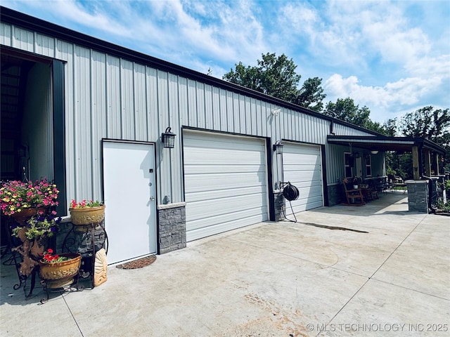 416602 E 1065, Checotah, OK 74426 - garage featuring concrete driveway