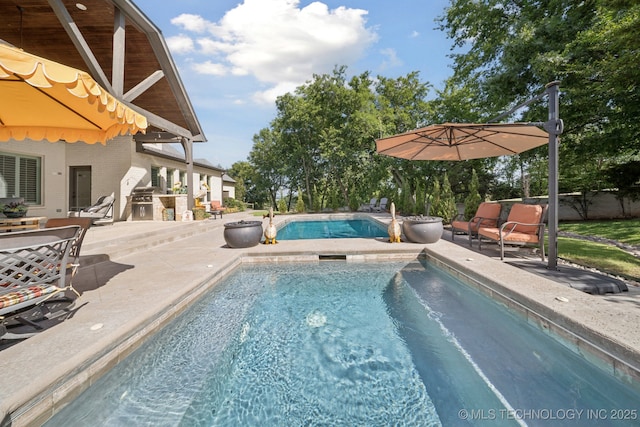 6140 E 140th St S, Bixby, OK 74008 - outdoor pool featuring a patio area and an outdoor kitchen