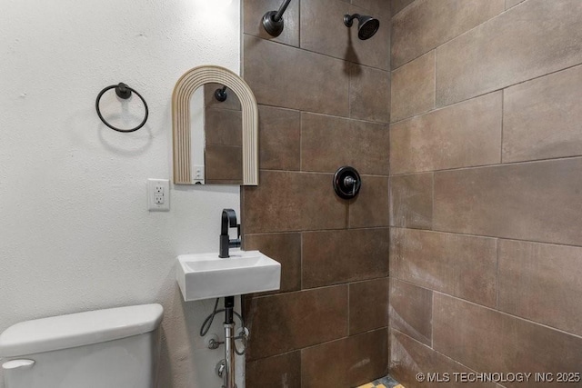 1706 S Madison Blvd, Bartlesville, OK 74006 - bathroom with tiled shower and toilet