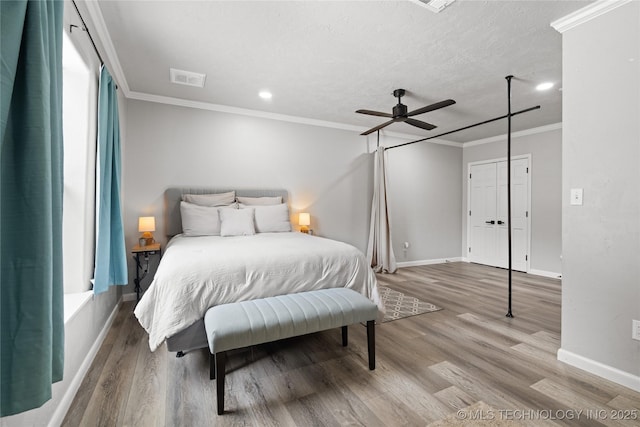 96164 S Strayhorn Heights Rd, Gore, OK 74435 - bedroom featuring ornamental molding, wood finished floors, recessed lighting, and a ceiling fan