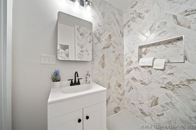 207 N Graham Ave, Wagoner, OK 74467 - bathroom featuring vanity