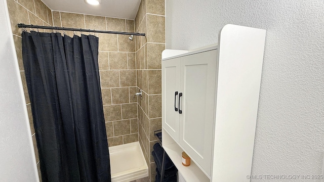 102 N Ash Ave, Tahlequah, OK 74464 - bathroom featuring tiled shower
