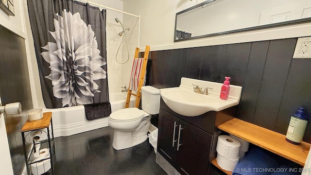 102 N Ash Ave, Tahlequah, OK 74464 - bathroom featuring shower / tub combo, vanity, wood finished floors, and a wainscoted wall