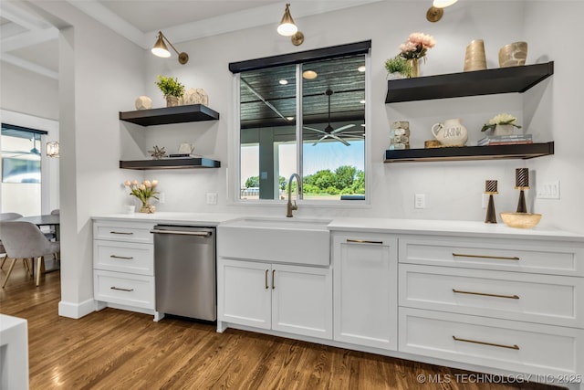 17076 S 31st E Ave, Mounds, OK 74047 - bar area featuring dishwasher and wood finished floors