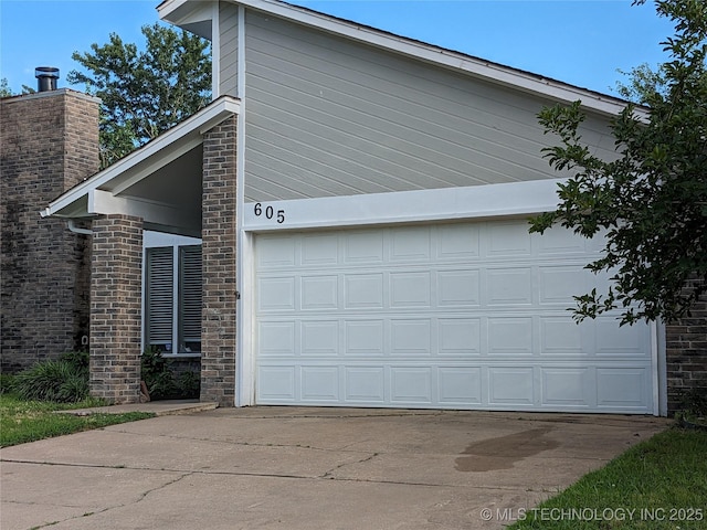 605 W 18th St S, Claremore, OK 74019 - garage featuring driveway