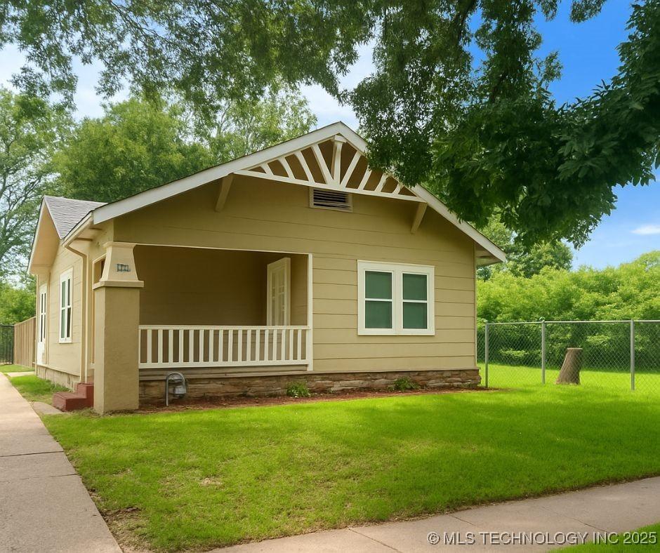 1532 N Main St, Tulsa, OK 74106 - view of front facade with covered porch
