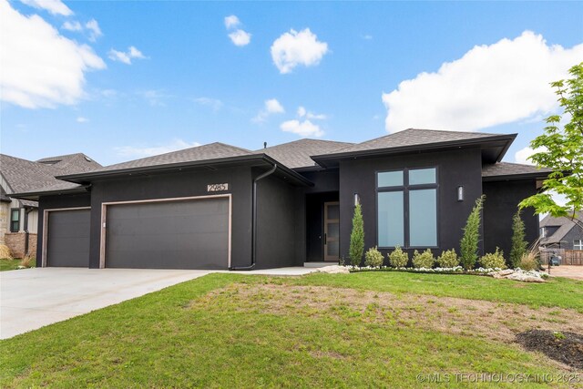2985 E 146th St S, Bixby, OK 74008 - prairie-style house with an attached garage, stucco siding, driveway, a front yard, and roof with shingles
