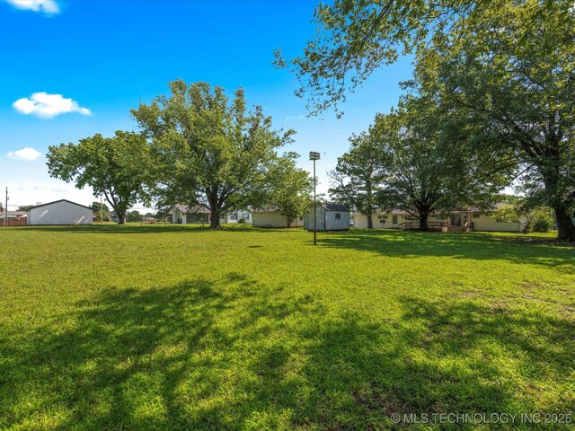 123 S Madison Blvd, Bartlesville, OK 74006 - view of green lawn