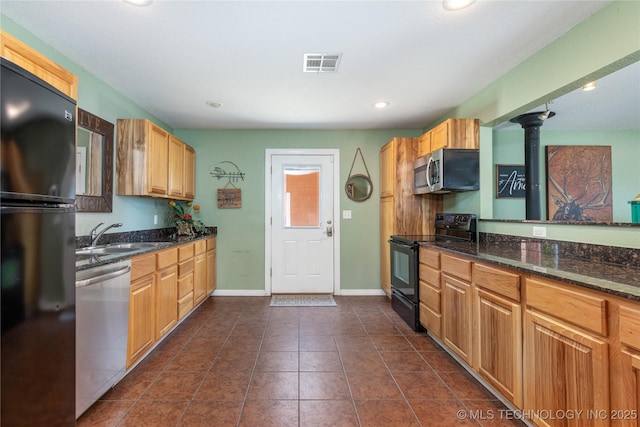 61112 E 310, Grove, OK 74344 - kitchen featuring black appliances, recessed lighting, dark stone counters, and dark tile patterned flooring