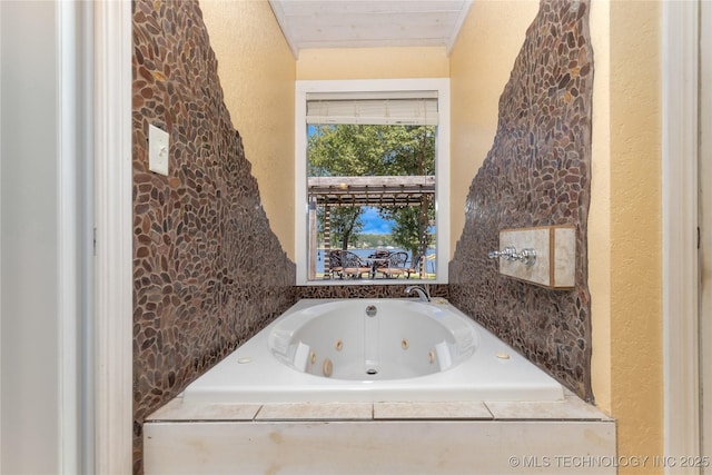 61112 E 310, Grove, OK 74344 - bathroom with a jetted tub