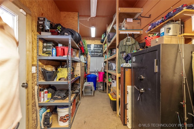 61112 E 310, Grove, OK 74344 - view of storage room