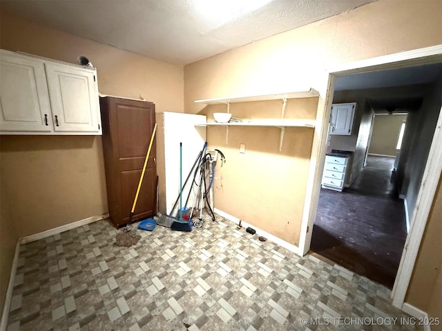 904 W Corporation St, Henryetta, OK 74437 - laundry room featuring tile patterned floors and baseboards
