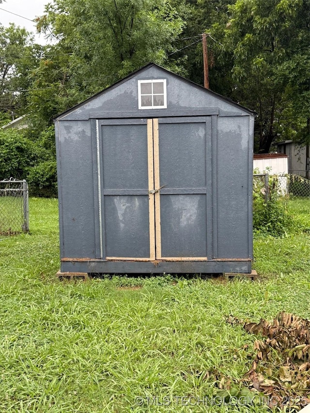 904 W Corporation St, Henryetta, OK 74437 - view of shed featuring view of wooded area