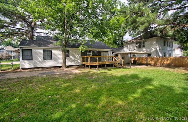 1424 E Okmulgee St, Muskogee, OK 74403 - back of property featuring a deck