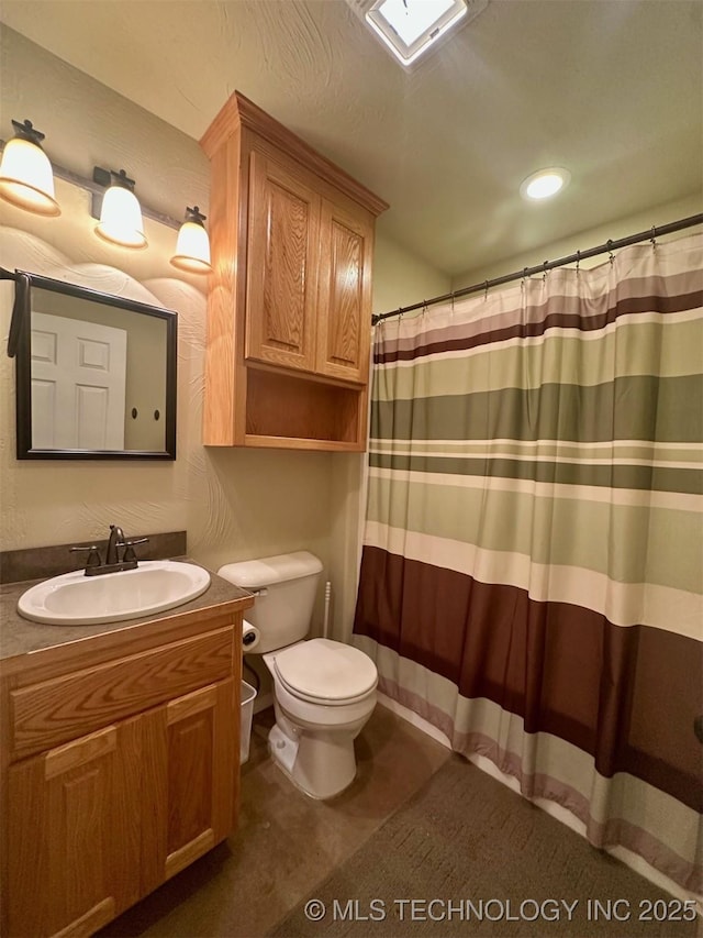 1908 Rhynes-Childress Loop, Kingston, OK 73439 - full bath featuring vanity, a shower with curtain, and recessed lighting