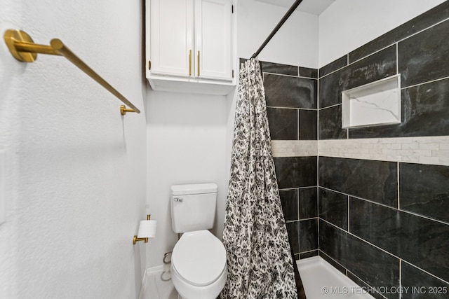 6947 S 30th W Ave, Tulsa, OK 74132 - bathroom featuring tiled shower and toilet