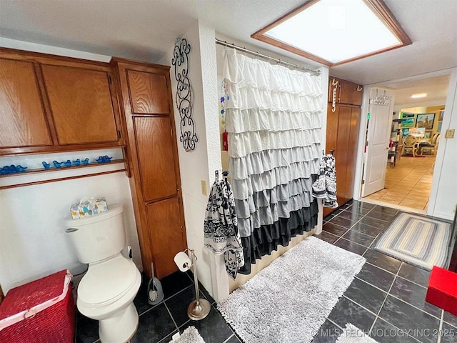 98224 S 4489th Rd, Vian, OK 74962 - full bath with tile patterned floors and a shower with curtain