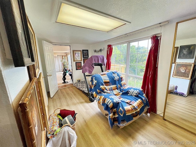 98224 S 4489th Rd, Vian, OK 74962 - bedroom featuring light wood-style flooring and a textured ceiling
