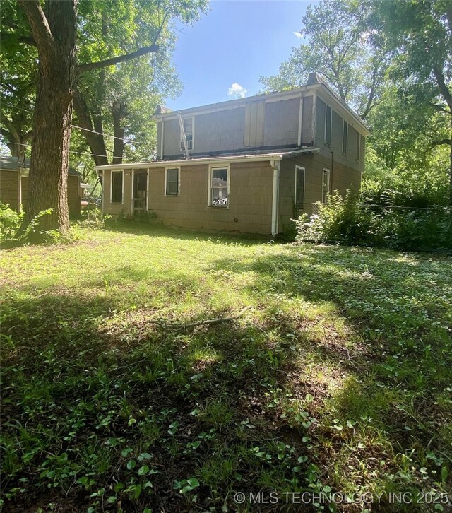 103 S Dunlap St, Cleveland, OK 74020 - back of property with a lawn