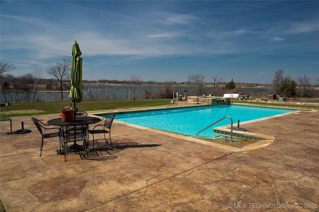 609 Lakeshore Dr, Durant, OK 74701 - swimming pool with a patio and a diving board