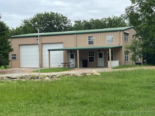 609 Lakeshore Dr, Durant, OK 74701 - garage with driveway